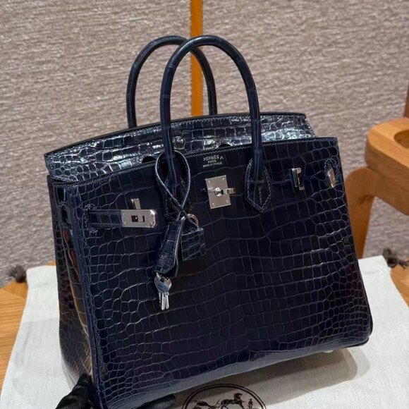 Classic Hermes Bag: A Stylish and Versatile Choice for Elegance - Picture 1 of 6